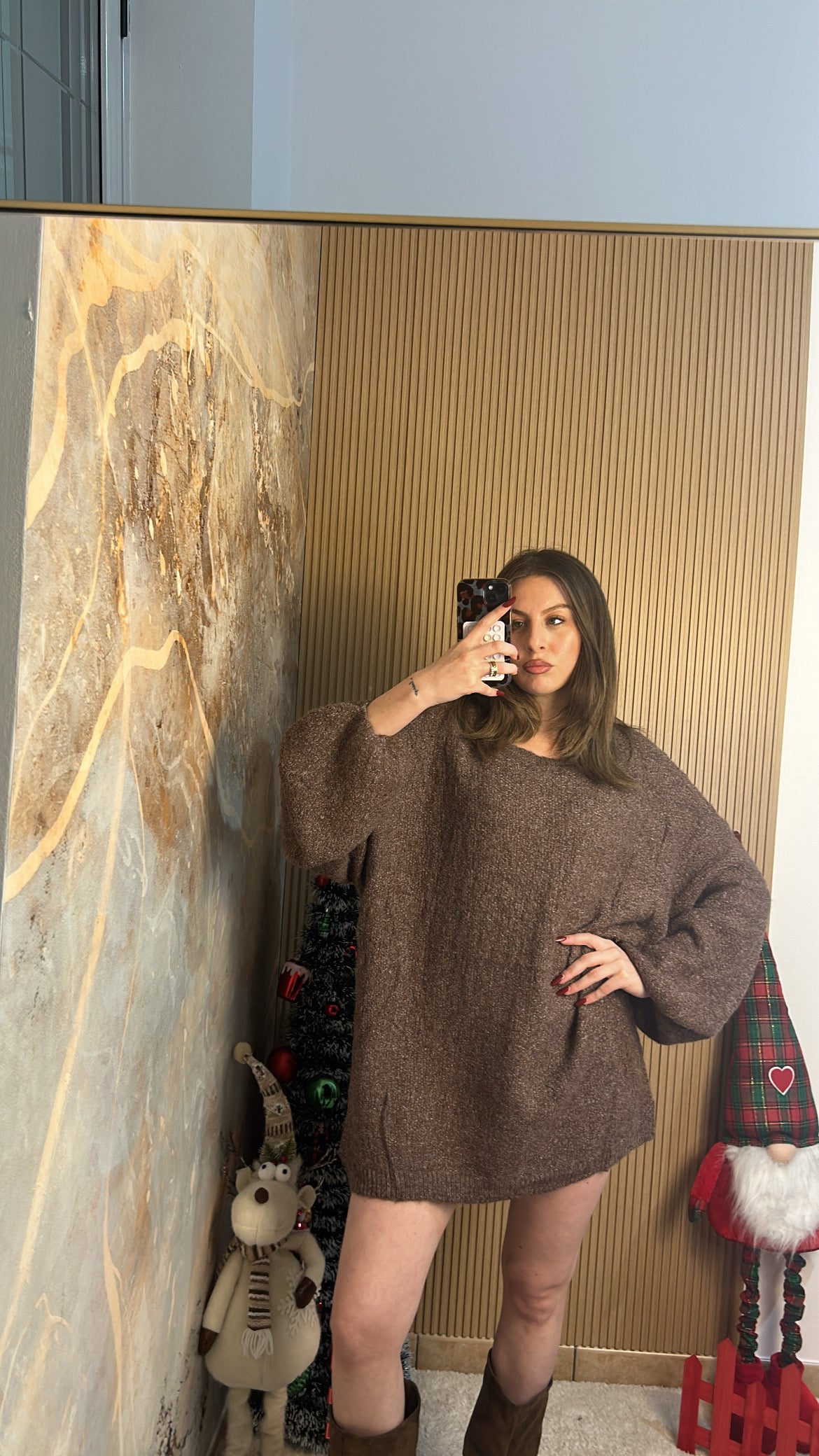 ABITO IN MAGLIA MARRONE