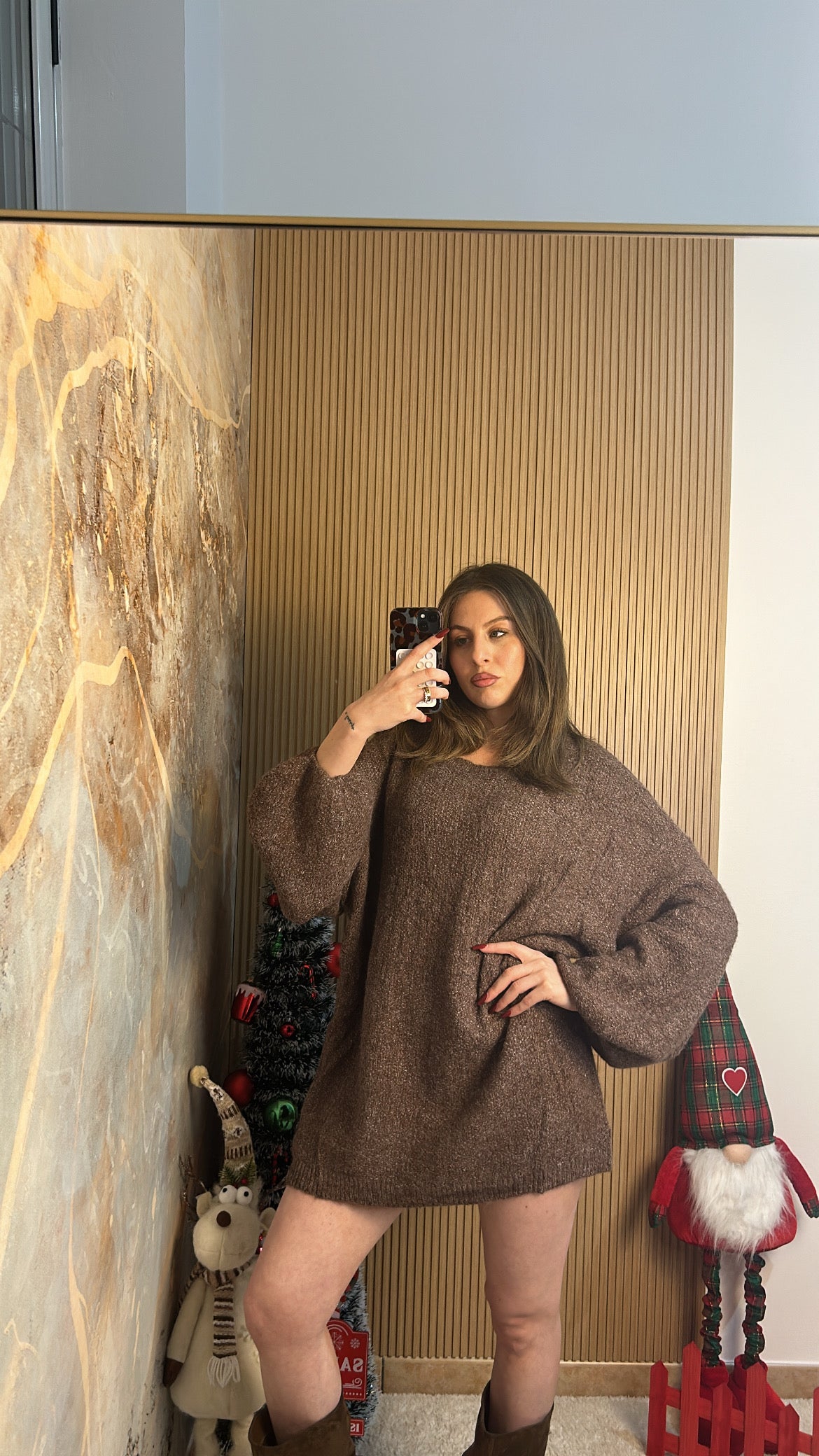 ABITO IN MAGLIA MARRONE