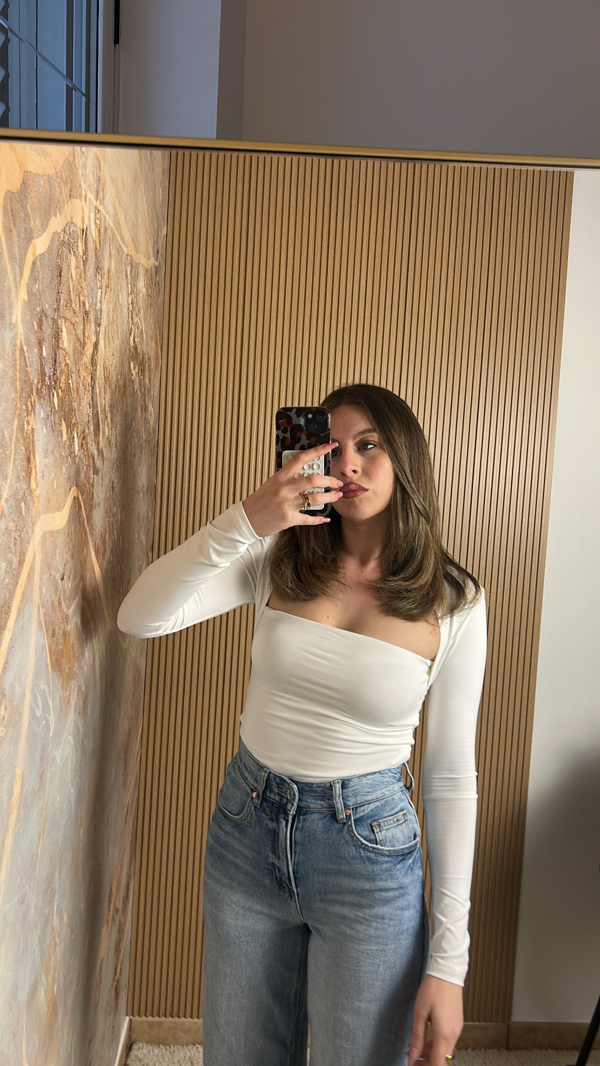 MAGLIA SCOLLO QUADRATO BIANCO